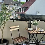 15 Minuten Fussweg Zum Stadion Und Privatparkplatz
